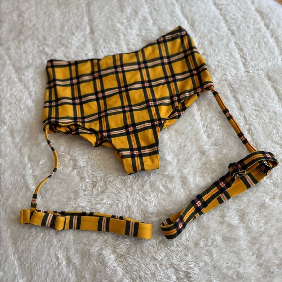 CLUELESS - LUX BASIX HIGH WAISTED BOTTOMS WITH GARTER - LIMITED ED. - Picture 4 of 7
